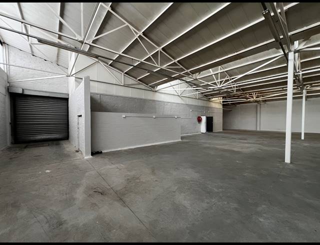 1,600M² WAREHOUSE TO LET IN PAROW EAST
